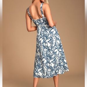 Lulus La Paz Blue and White Leaf Print Tie-Front Midi Dress in Large Brand New